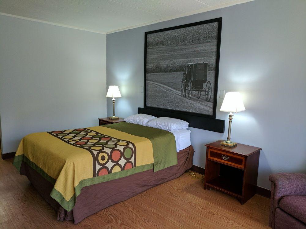 Sprucewood Inn Елирия Екстериор снимка