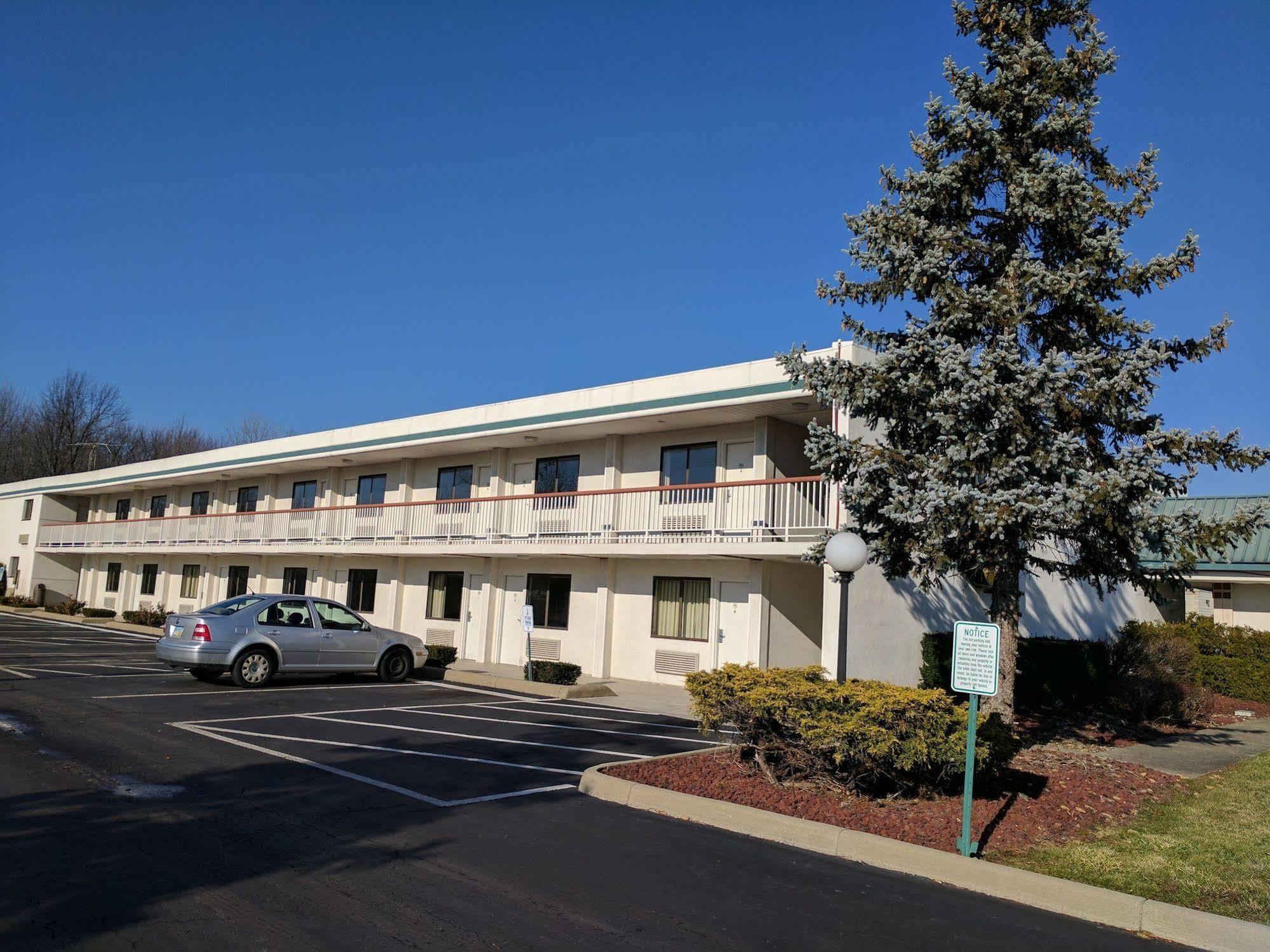 Sprucewood Inn Елирия Екстериор снимка