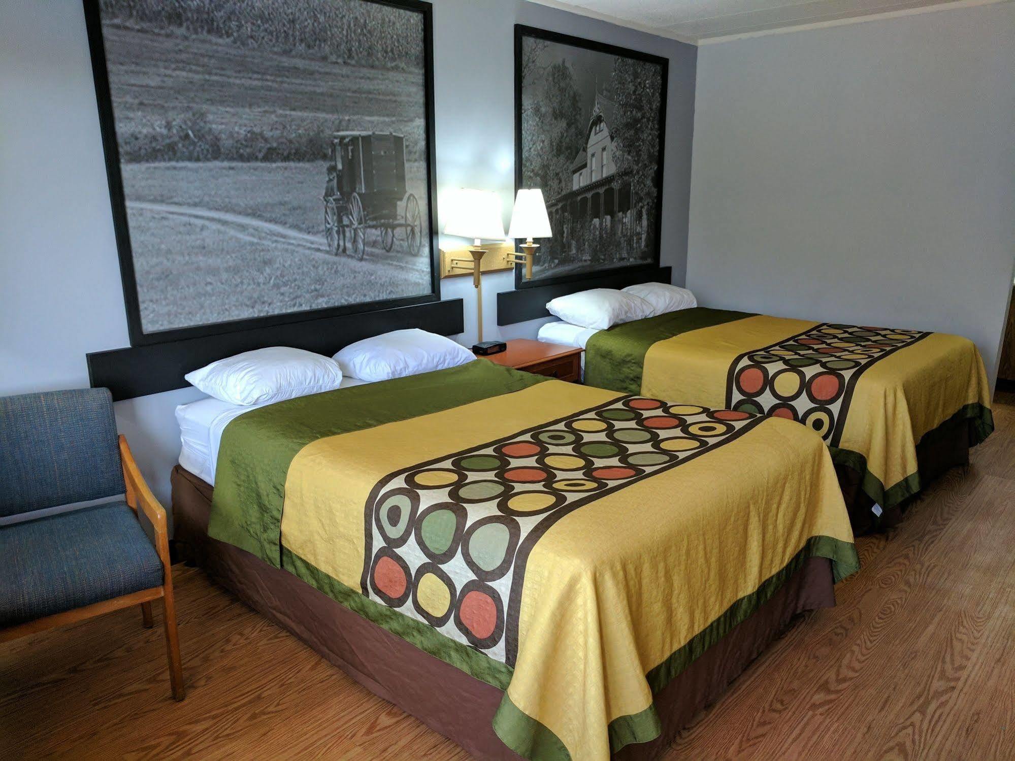 Sprucewood Inn Елирия Екстериор снимка