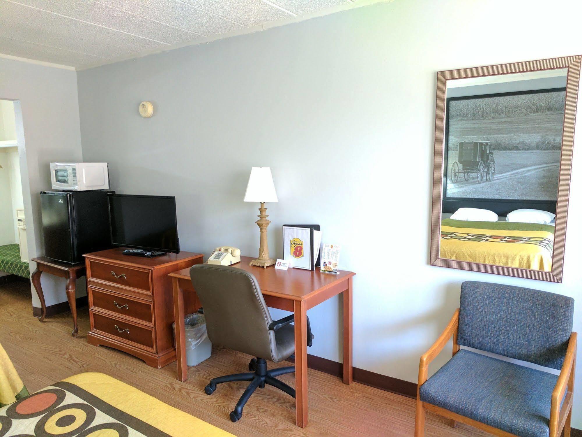 Sprucewood Inn Елирия Екстериор снимка