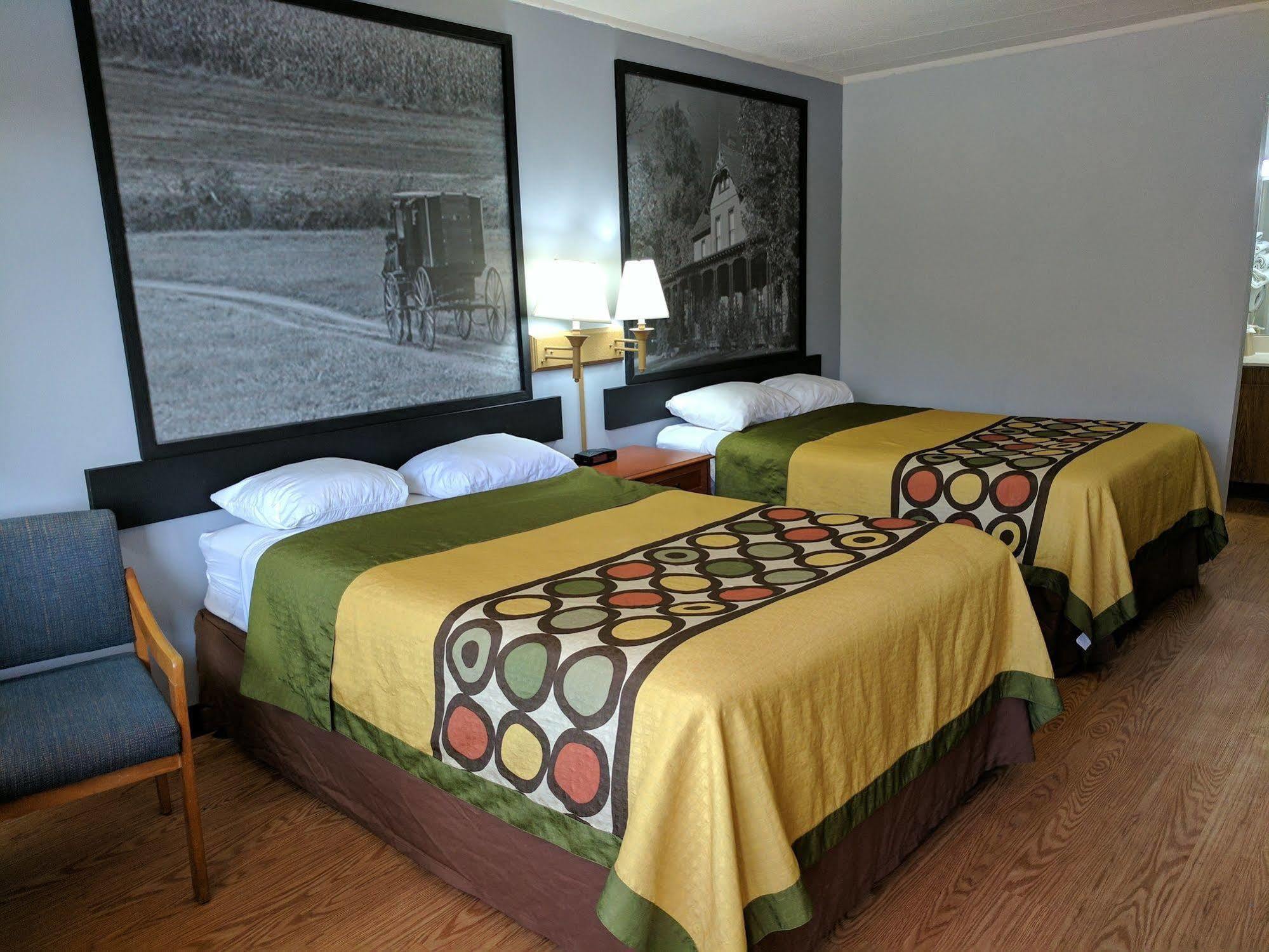 Sprucewood Inn Елирия Екстериор снимка