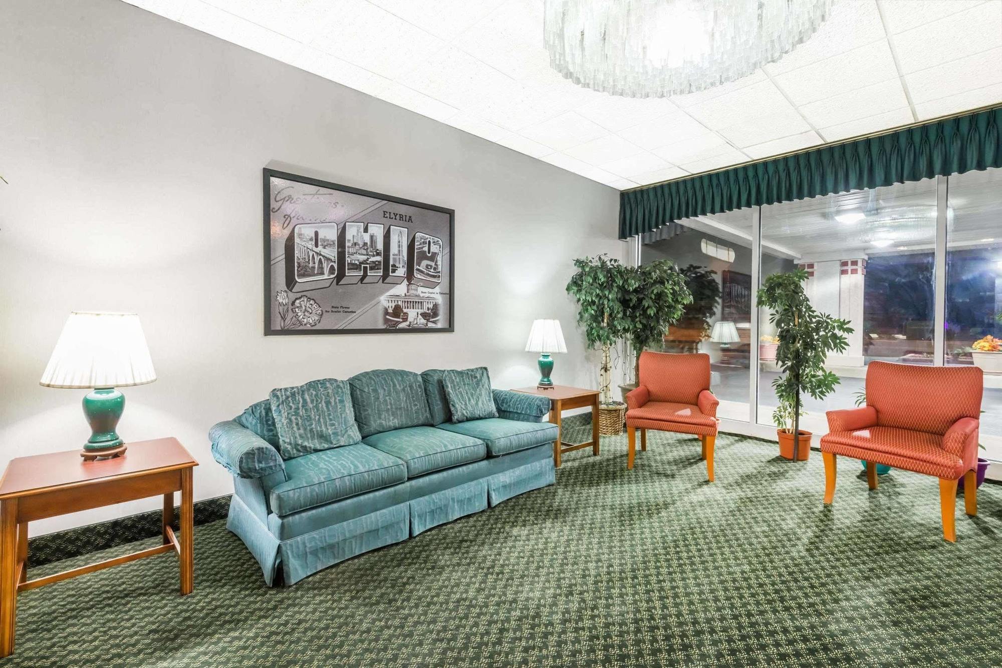 Sprucewood Inn Елирия Екстериор снимка
