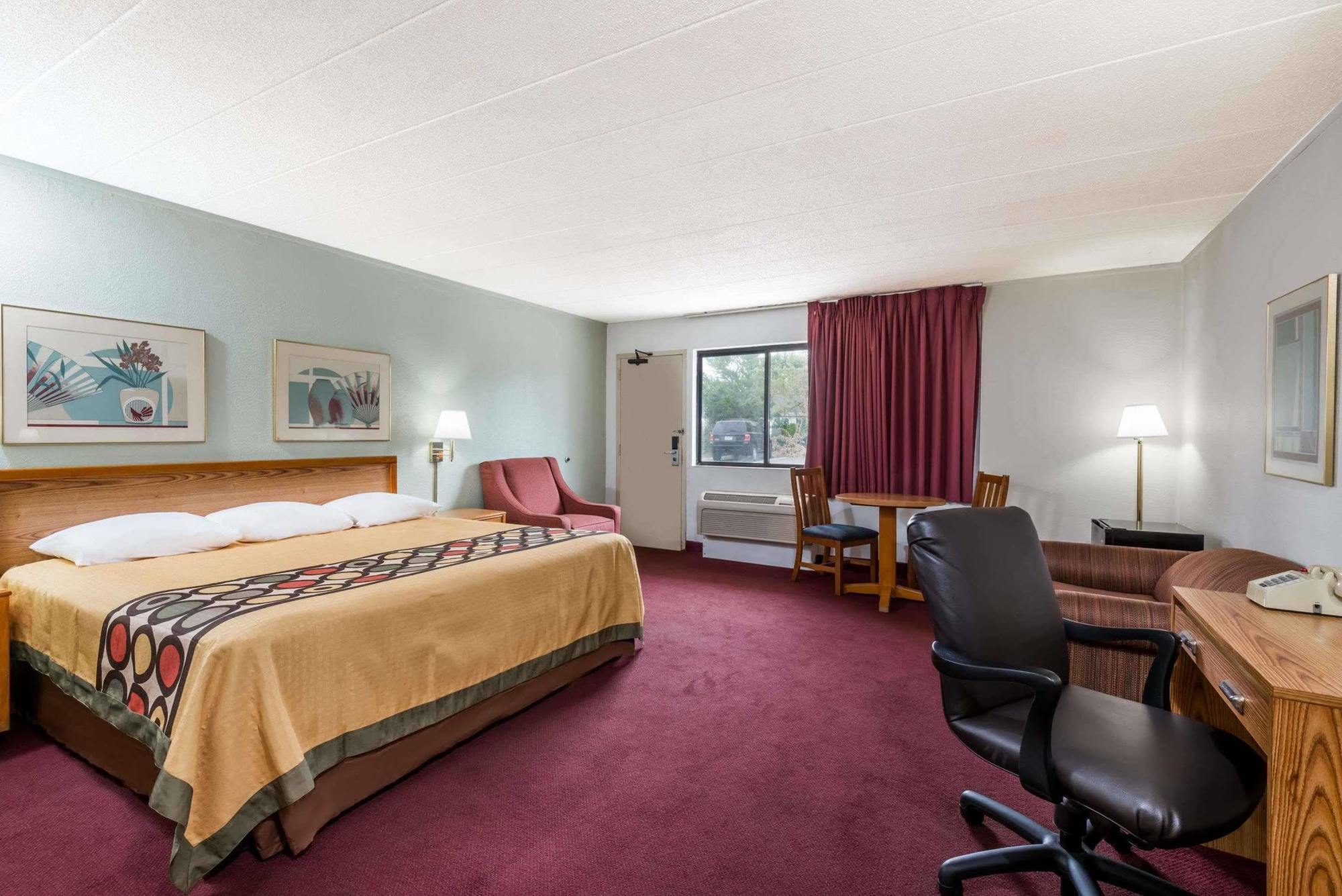 Sprucewood Inn Елирия Екстериор снимка
